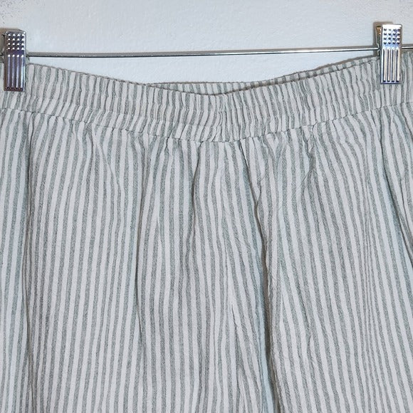 Allie Rose Green and White Stripe Pull-on Shorts Size Medium