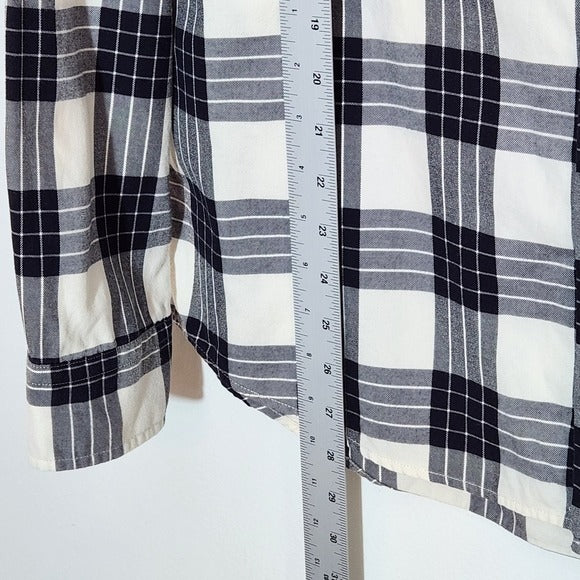 Hazzys Black and Cream Plaid Button Down Shirt Size Large