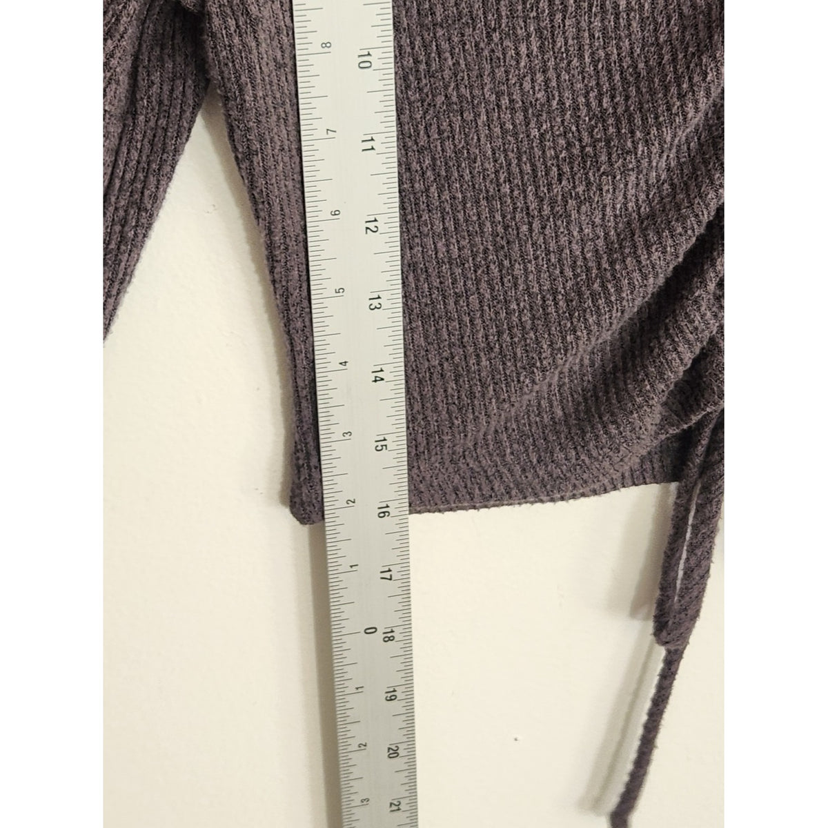 Altar'd State Gray Ribbed Knit V-Neck Crop Top Size Medium