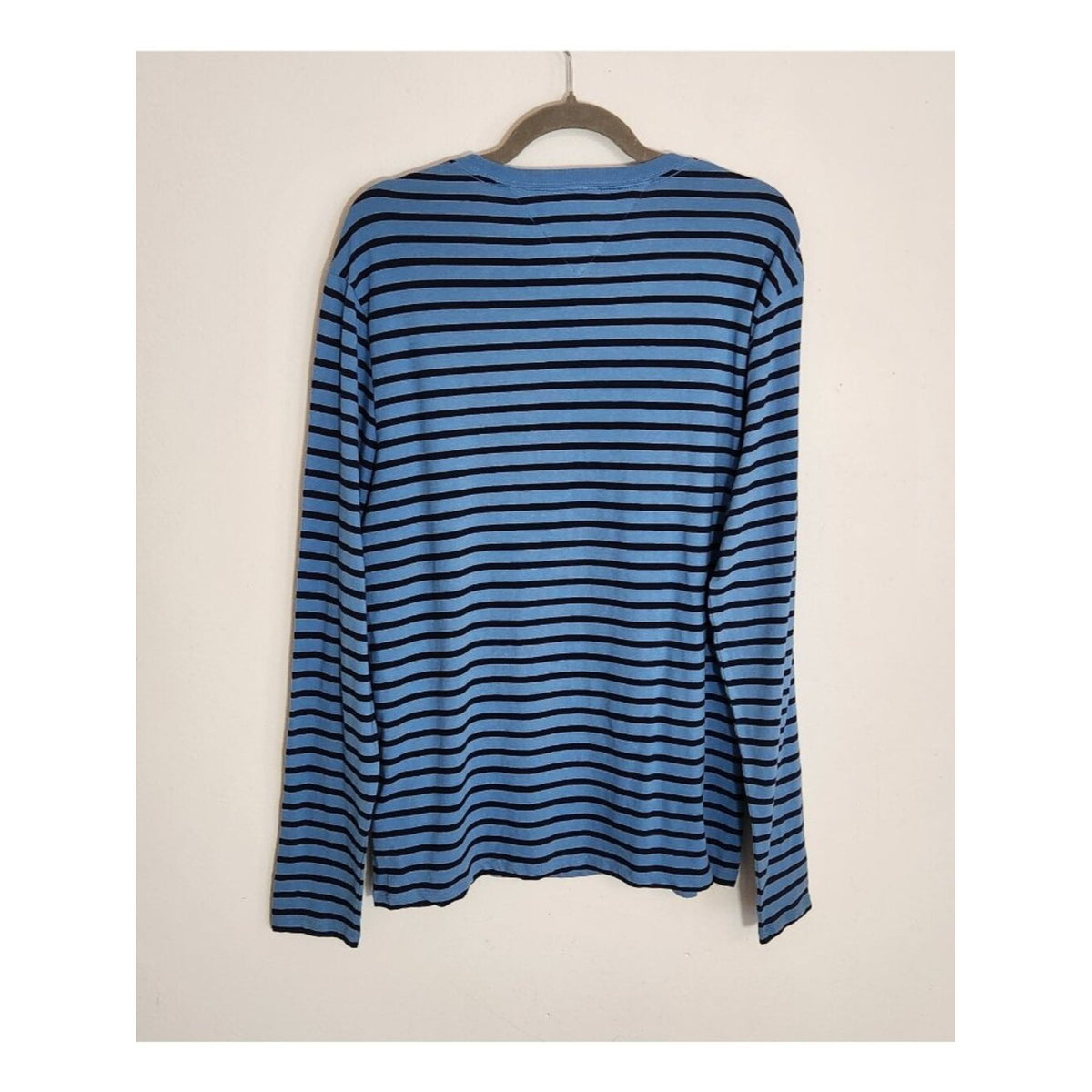 Tommy Hilfiger Blue and Navy Striped Long Sleeve Tee Size Medium