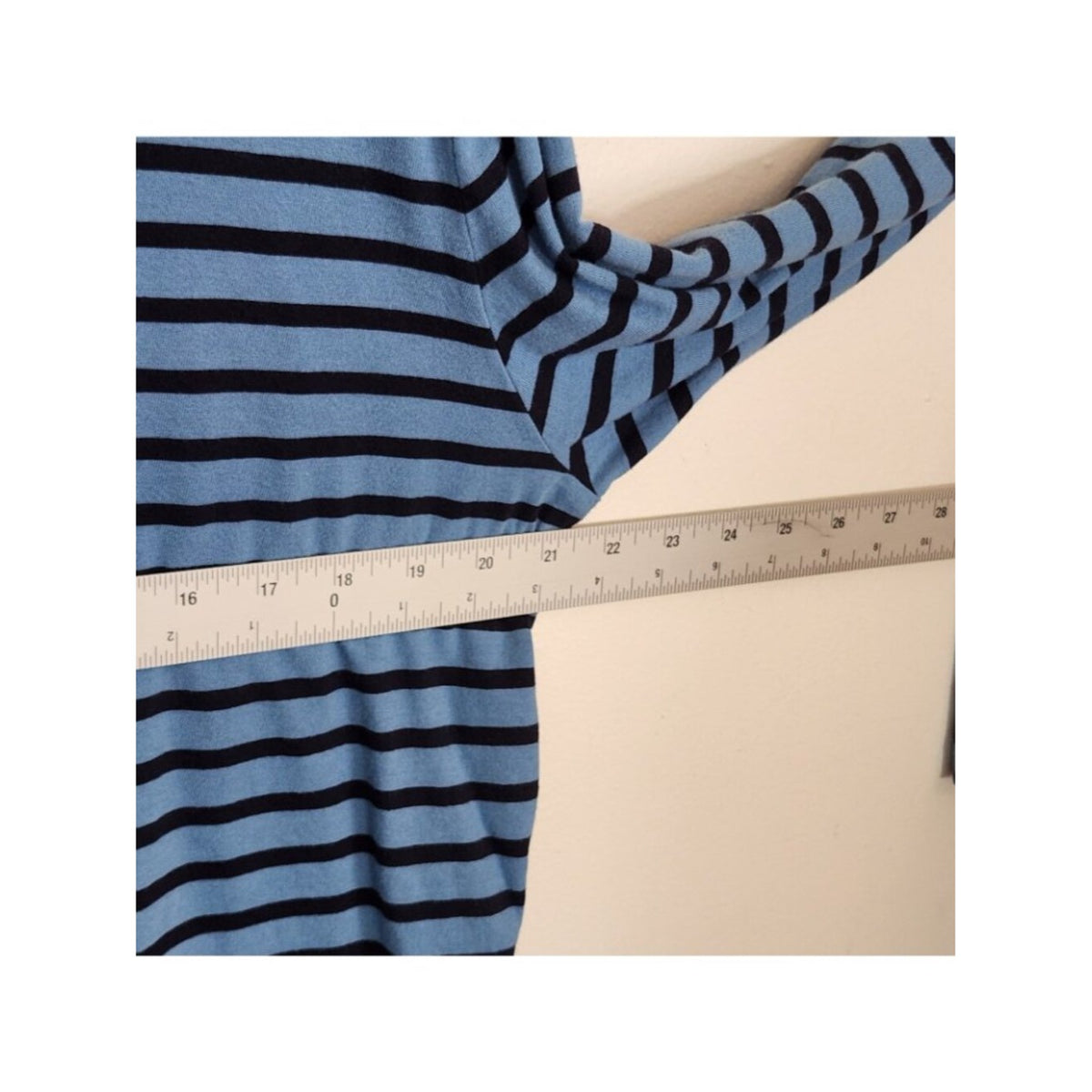 Tommy Hilfiger Blue and Navy Striped Long Sleeve Tee Size Medium