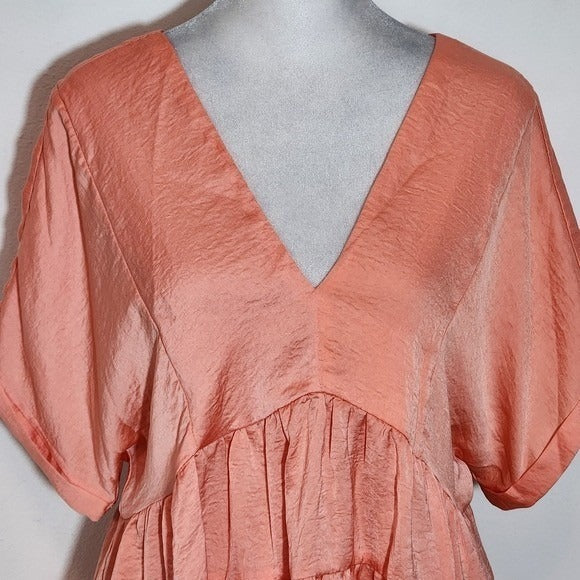 Entro Tiered Coral V-Neck Blouse with Tie Back NWT Size Small