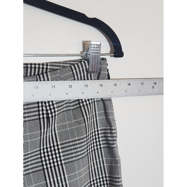 Time and Tru Black and White Plaid Ankle Pants Size 10
