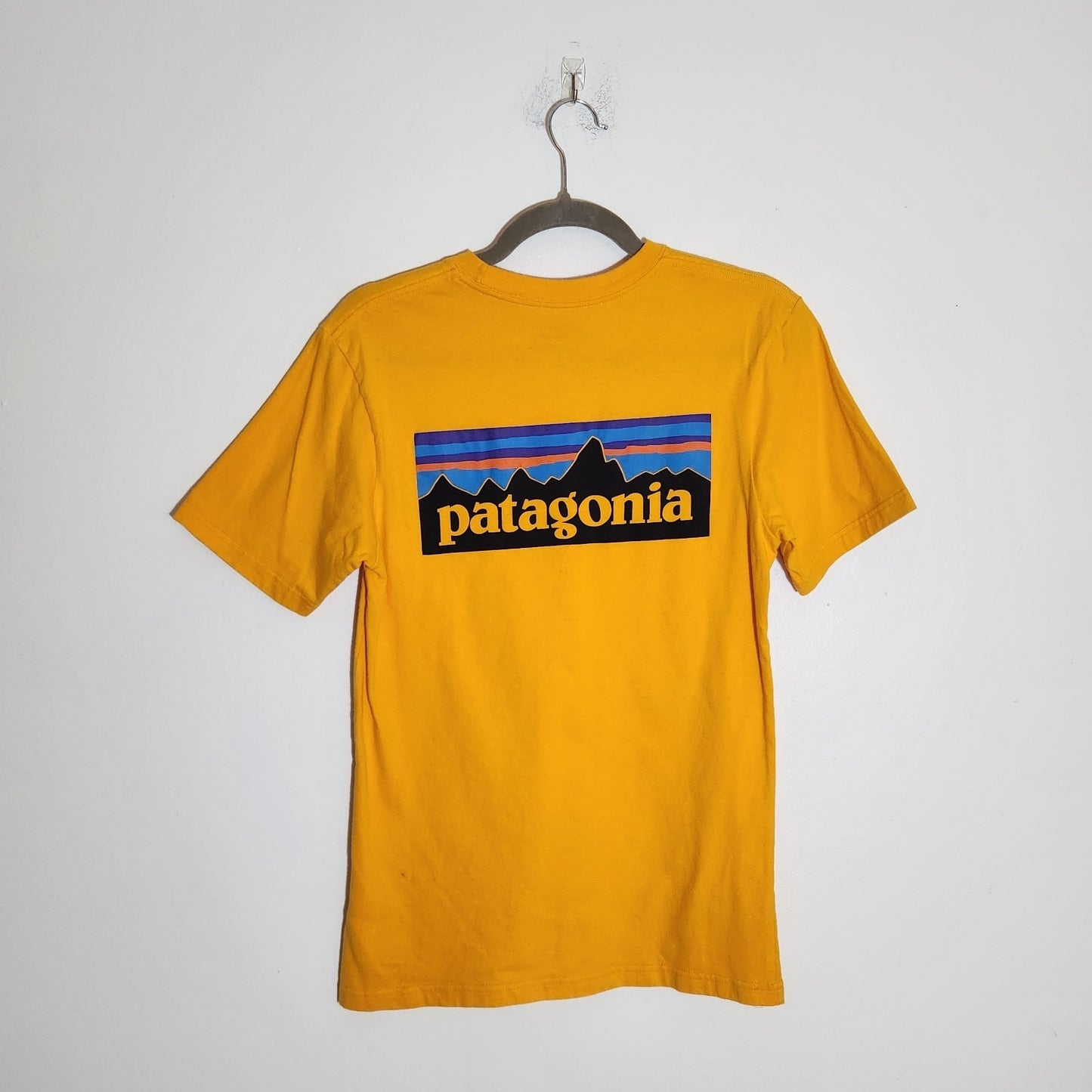 Patagonia Mens Yellow Pocket Tee Size XS Flaw