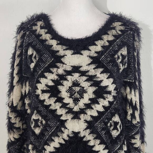 Gianni Binni Black Oversized Aztec Sweater Size Small Fuzzy Eyelash Sweater