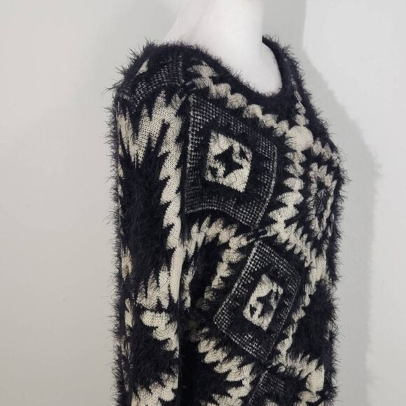 Gianni Binni Black Oversized Aztec Sweater Size Small Fuzzy Eyelash Sweater