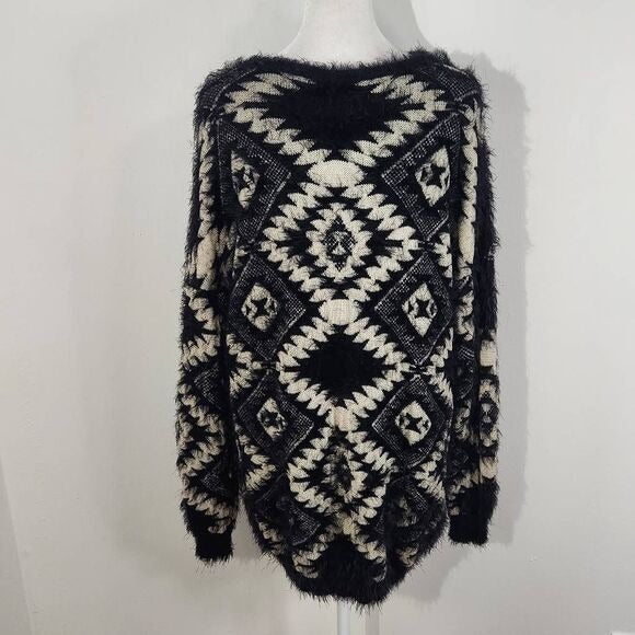 Gianni Binni Black Oversized Aztec Sweater Size Small Fuzzy Eyelash Sweater