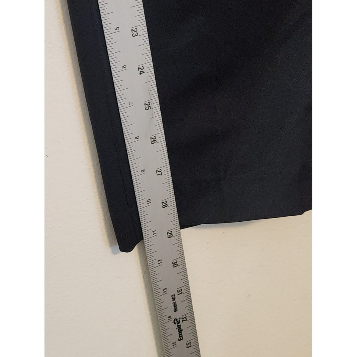 Van Heusen Traveler Collection Navy Straight Leg Pants Size 33 x 32
