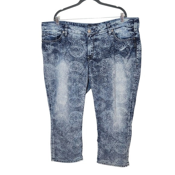 Silver Capri Distressed Jeans with Boho Pattern Size 24