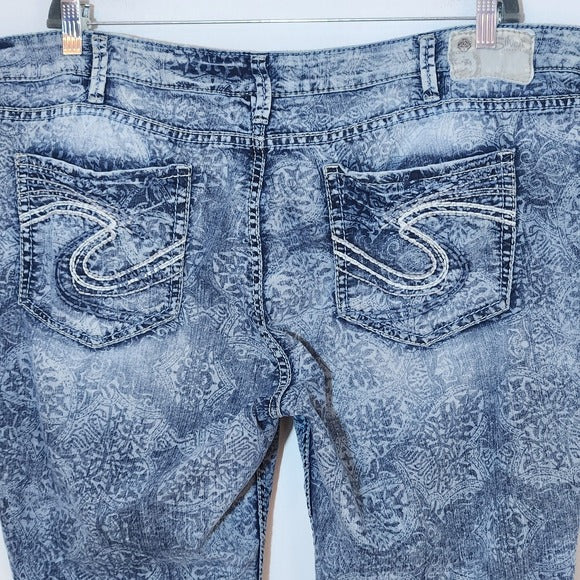Silver Capri Distressed Jeans with Boho Pattern Size 24