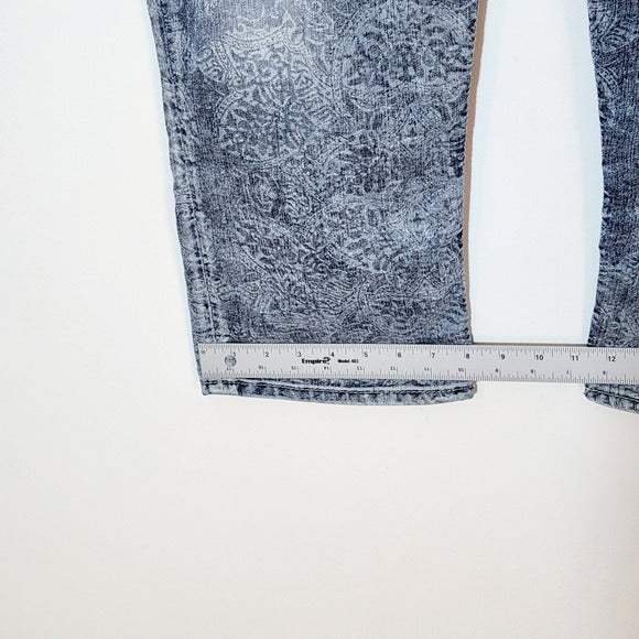 Silver Capri Distressed Jeans with Boho Pattern Size 24