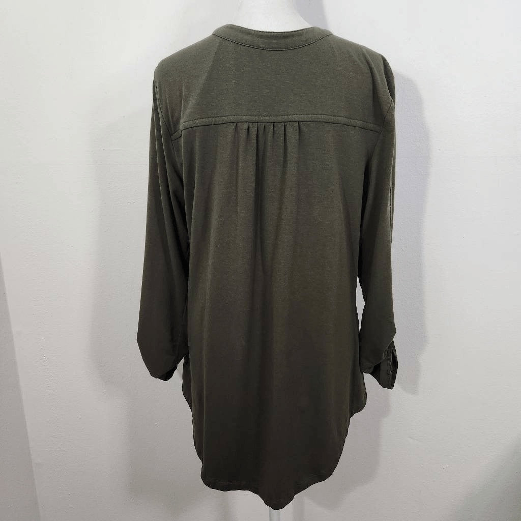 D&Co. Dark Green Knit Top Size Medium Olive Green Half-Button Top Green Blouse