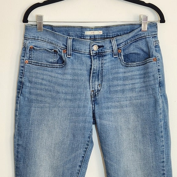 Levi’s Light Wash Boyfriend Capri Jeans Size 30