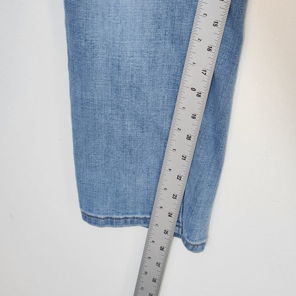 Levi’s Light Wash Boyfriend Capri Jeans Size 30