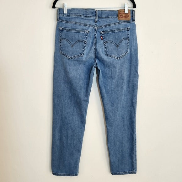 Levi’s Light Wash Boyfriend Capri Jeans Size 30