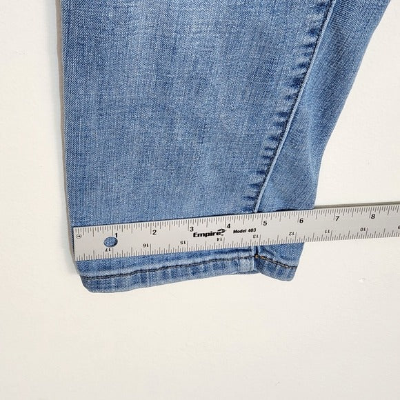 Levi’s Light Wash Boyfriend Capri Jeans Size 30