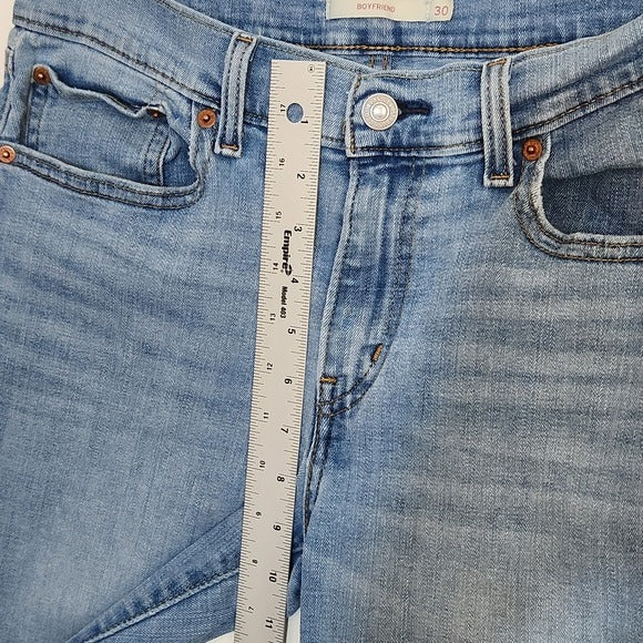Levi’s Light Wash Boyfriend Capri Jeans Size 30