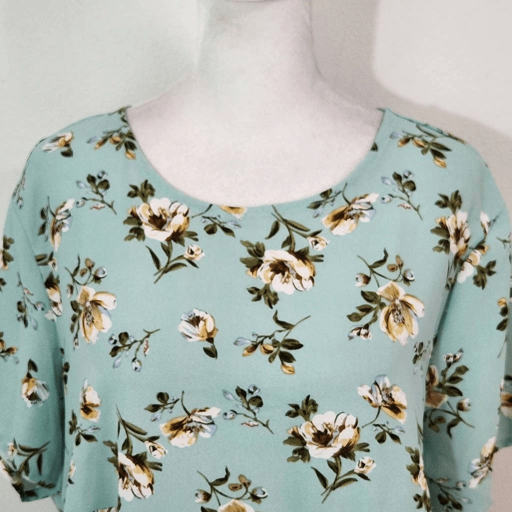 Green Floral Crop Top with Open Tie Back Size Large SHEIN Green Floral Top
