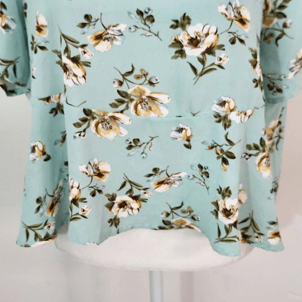 Green Floral Crop Top with Open Tie Back Size Large SHEIN Green Floral Top
