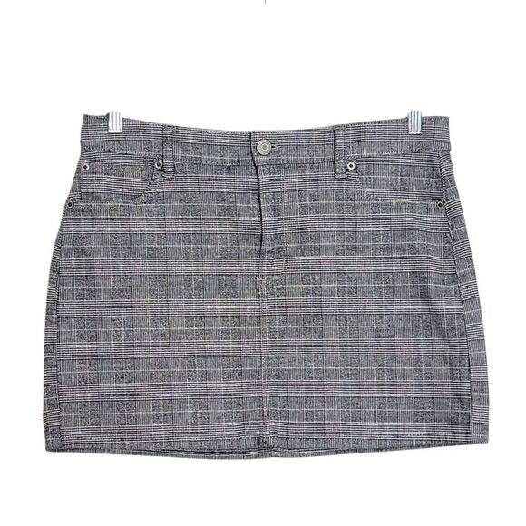 American Eagle Black and White Plaid Mini Skirt Size 14 Preppy Plaid Skirt