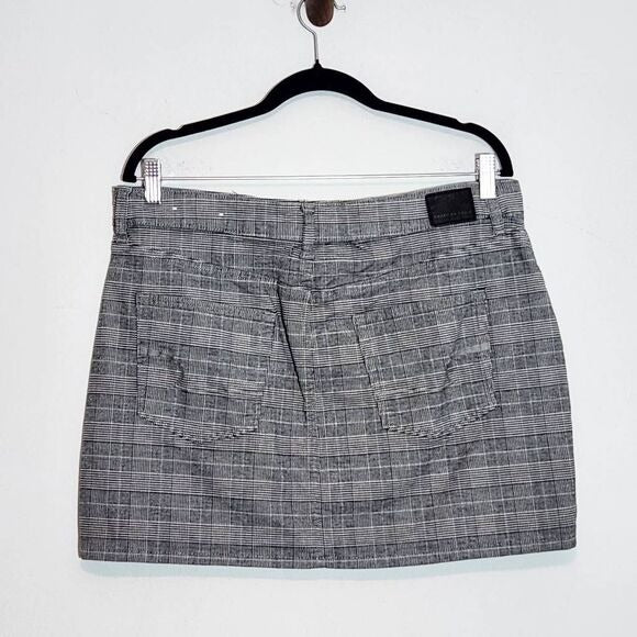 American Eagle Black and White Plaid Mini Skirt Size 14 Preppy Plaid Skirt
