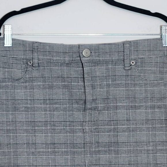 American Eagle Black and White Plaid Mini Skirt Size 14 Preppy Plaid Skirt