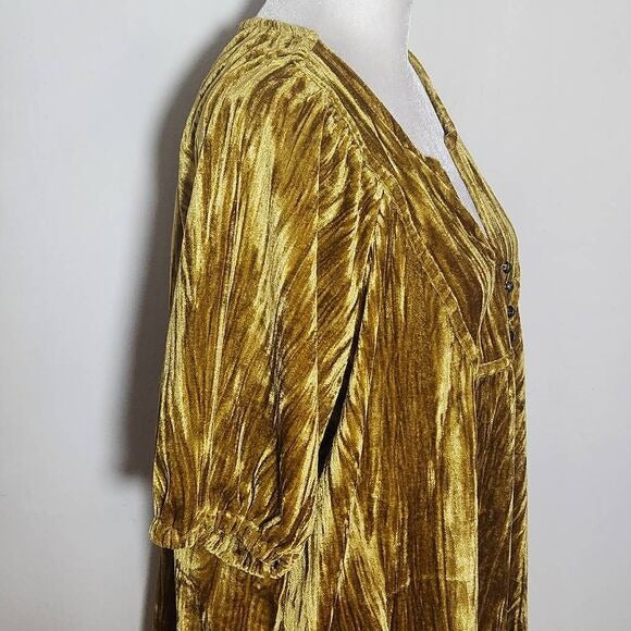Maurices Dark Gold Crushed Velvet Top with Puffy Sleeves Size Large