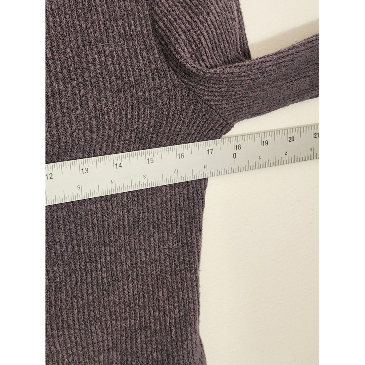 Altar'd State Gray Ribbed Knit V-Neck Crop Top Size Medium