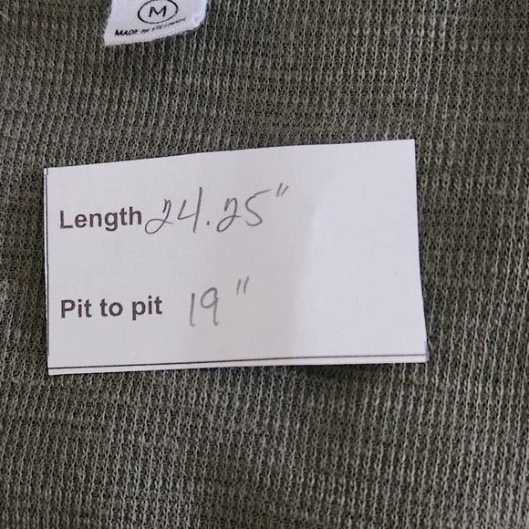 Kinesis Olive Green V-Neck Tee Size Medium Textured Green Top