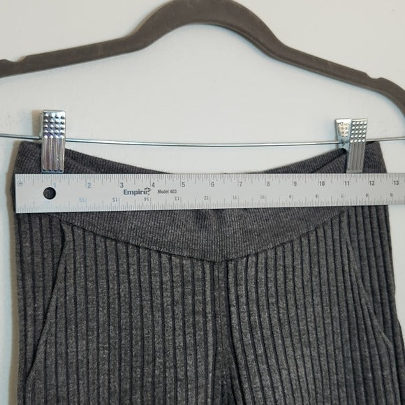 One Grey Day Heather Gray Ribbed Knit Pull On Cropped Pants Size Medium NWT