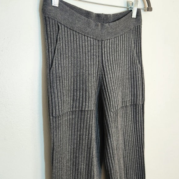 One Grey Day Heather Gray Ribbed Knit Pull On Cropped Pants Size Medium NWT