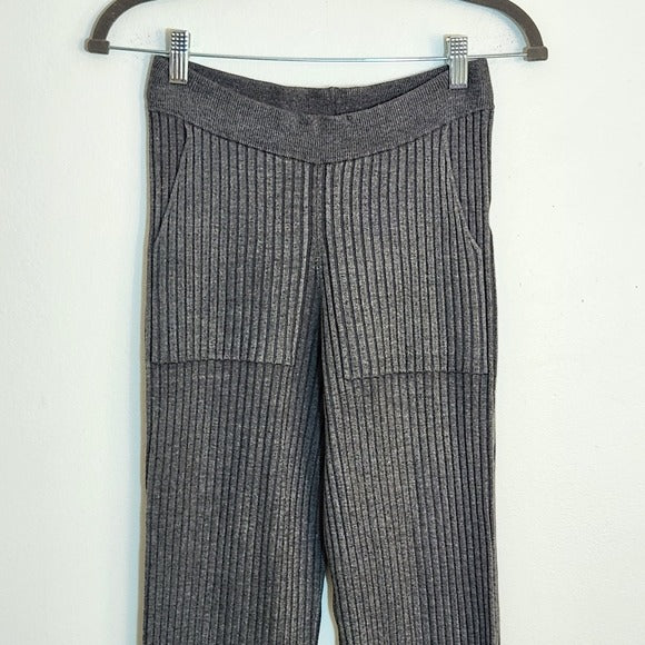One Grey Day Heather Gray Ribbed Knit Pull On Cropped Pants Size Medium NWT