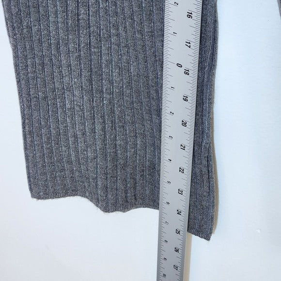 One Grey Day Heather Gray Ribbed Knit Pull On Cropped Pants Size Medium NWT