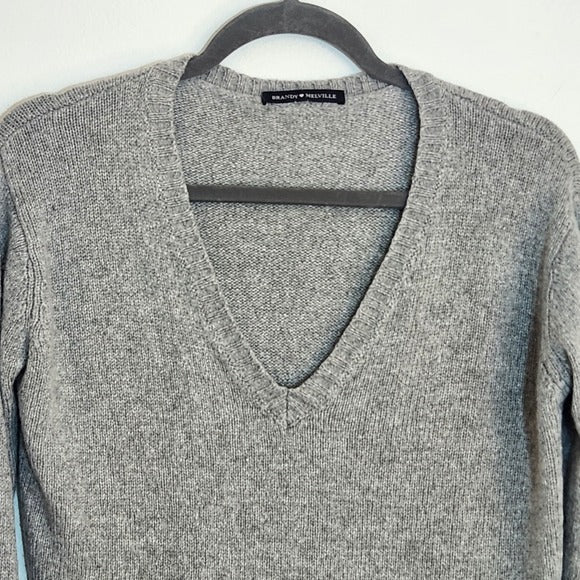 Brandy Melville V-Neck Gray Cropped Fuzzy Knit Sweater One Size