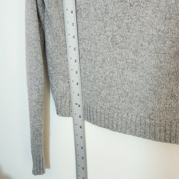 Brandy Melville V-Neck Gray Cropped Fuzzy Knit Sweater One Size