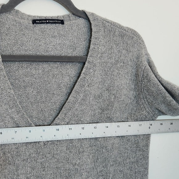 Brandy Melville V-Neck Gray Cropped Fuzzy Knit Sweater One Size
