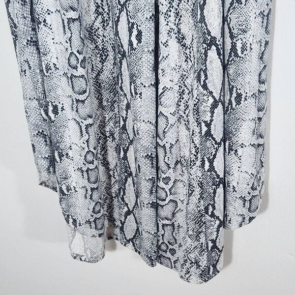 Entro Gray and Black Snakeskin Cropped Jumpsuit with Wide Legs Size Small