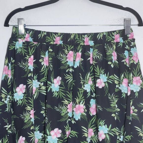 Madden NYC Black and Pink Floral Pull-on Shorts Size Large Tropical Flowy Shorts