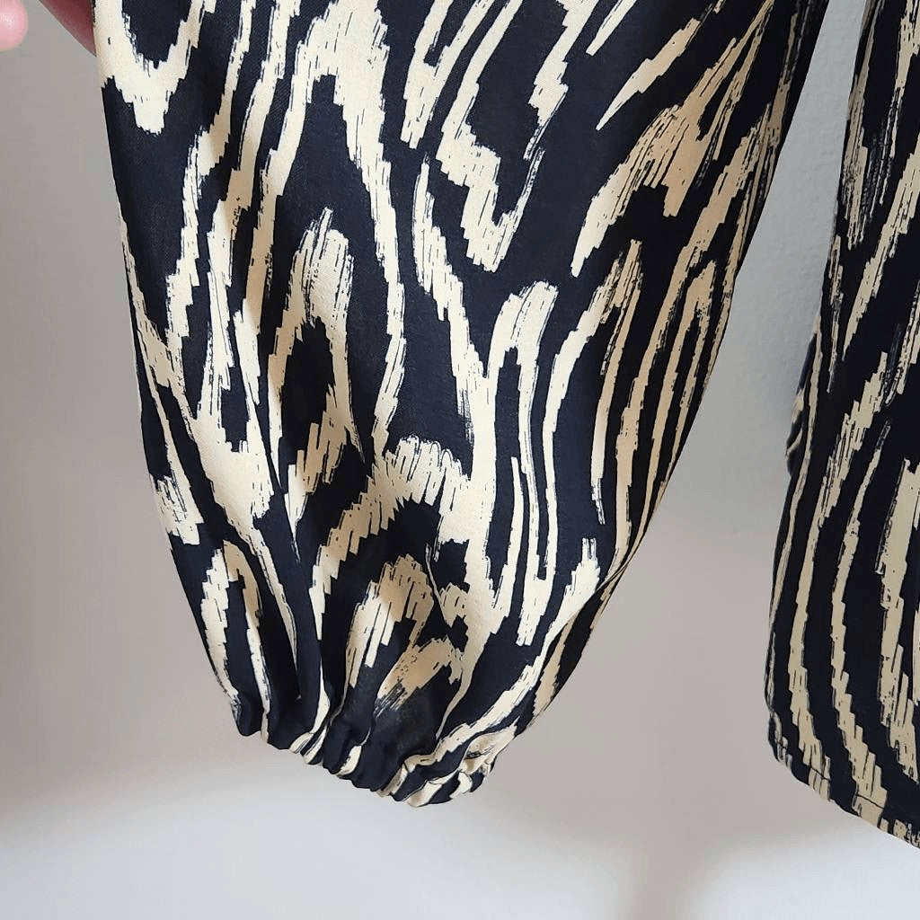 Who What Wear Cream and Black Graphic Print Blouse with Full Sleeves Size Small