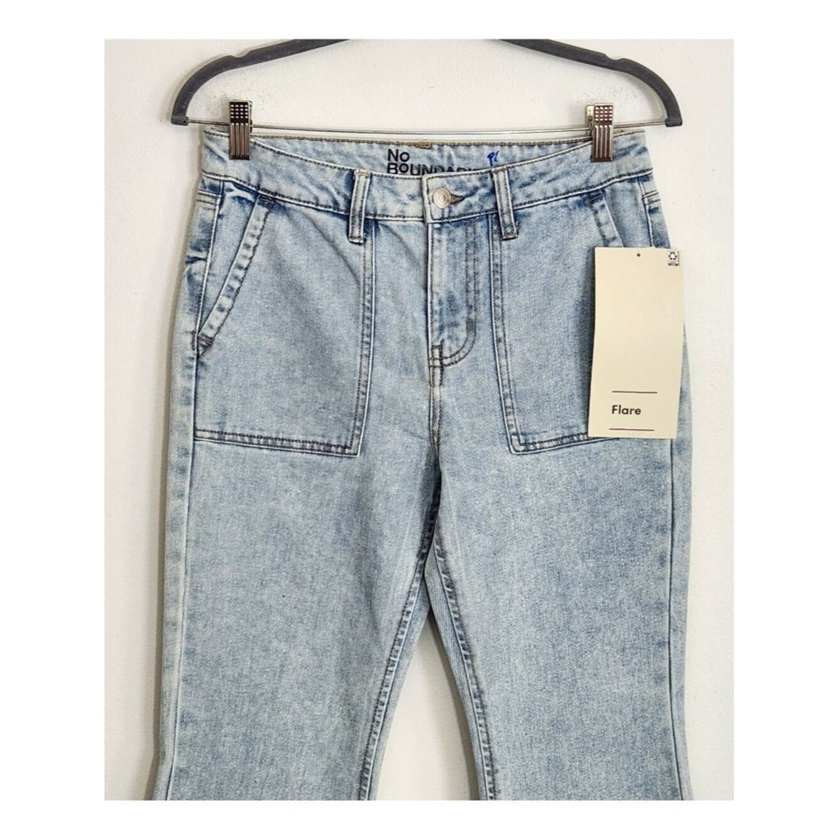 No Boundaries Light Wash Flare Leg Jeans NWT Size 4
