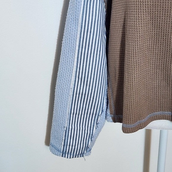 POL Brown and Blue Oversized Distressed Waffle Knit Top Size Large