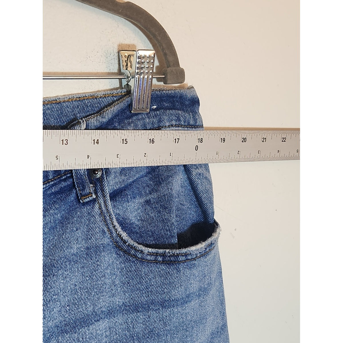 Abercrombie & Fitch Light Wash High Rise The Skinny Cropped Jeans Size 16/33