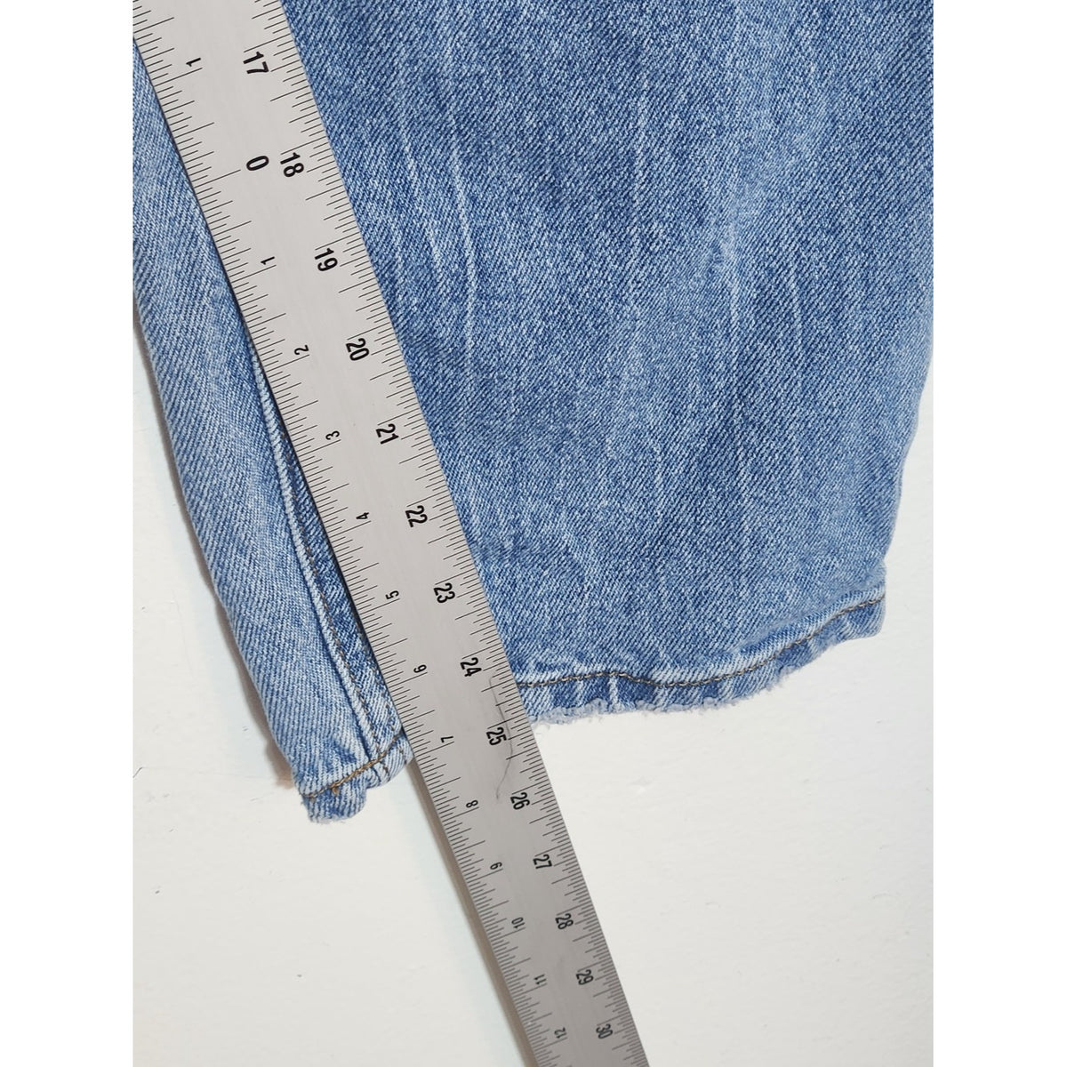 Abercrombie & Fitch Light Wash High Rise The Skinny Cropped Jeans Size 16/33