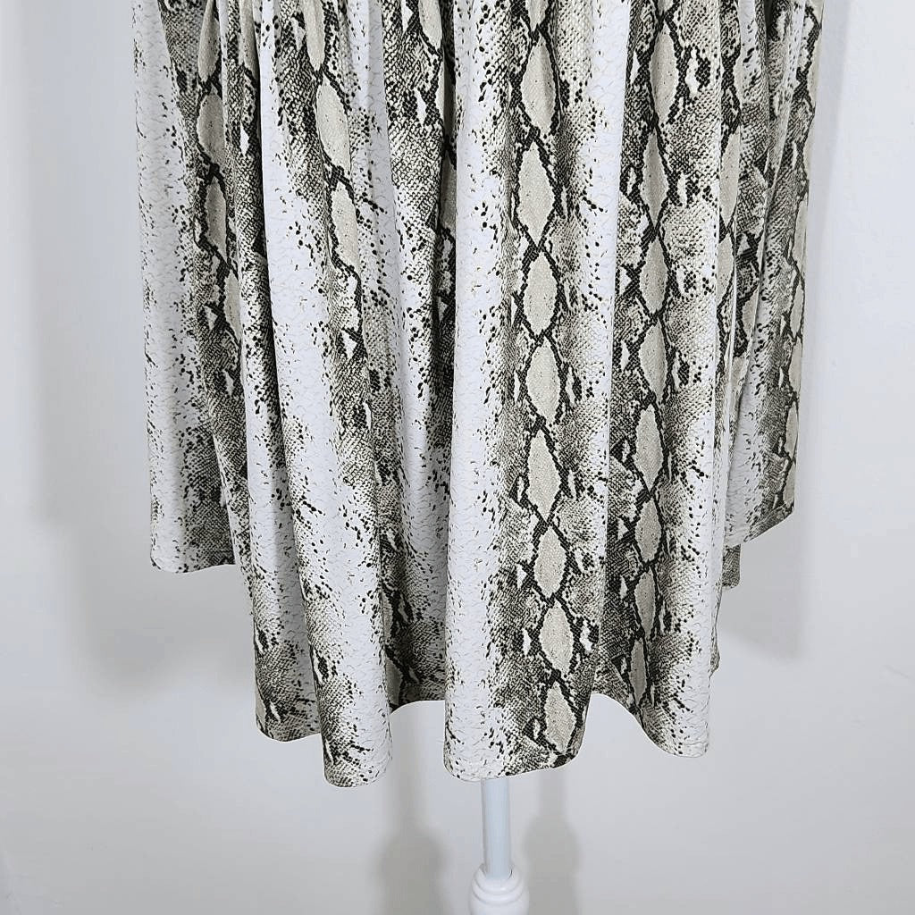 White Birch Snakeskin Babydoll Tunic Size Small Snakeskin Print Knit Top
