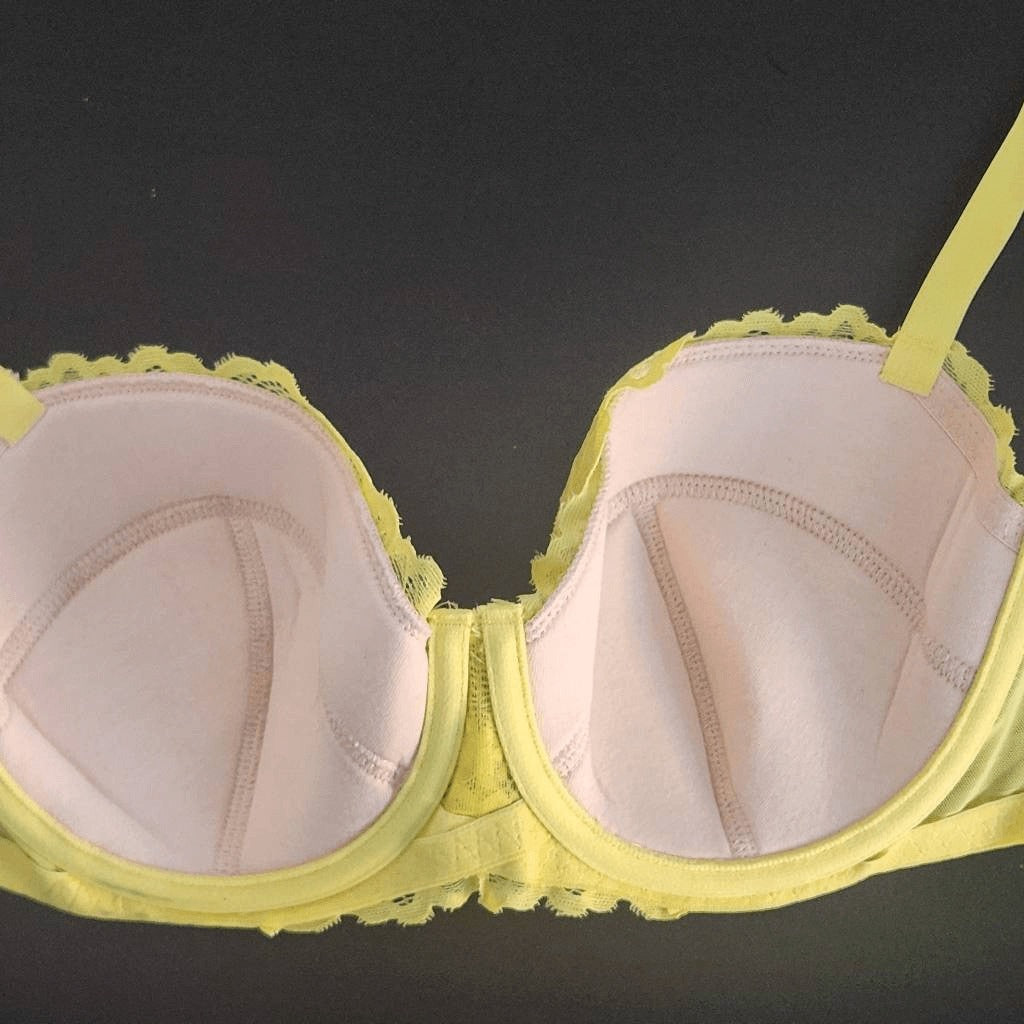 Frederick's of Hollywood Butter Yellow Balconette Bra Size 32D NWT Lingerie Show