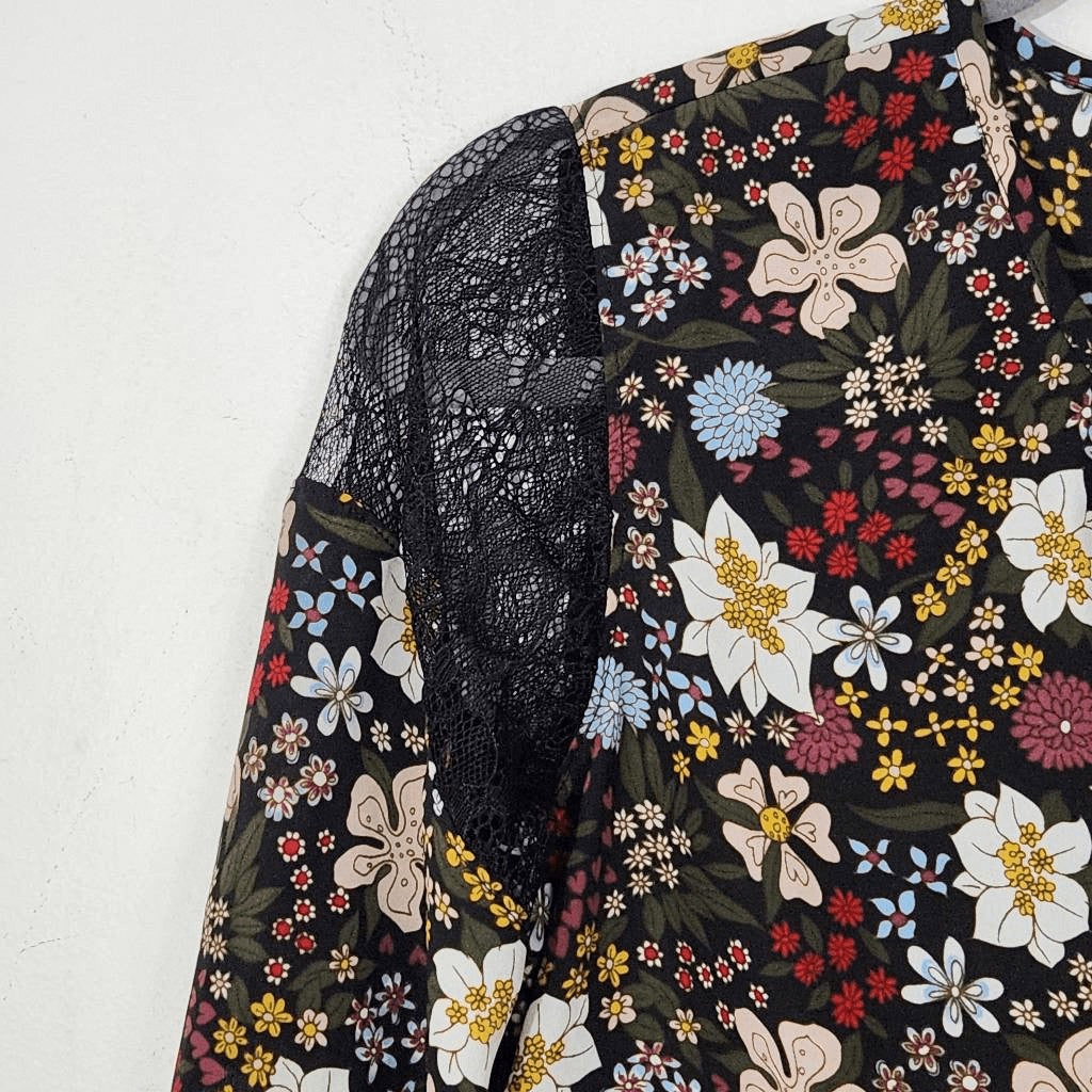 BCBGeneration Black Floral Print Blouse Size XS Floral Boho Top Lace Shoulders