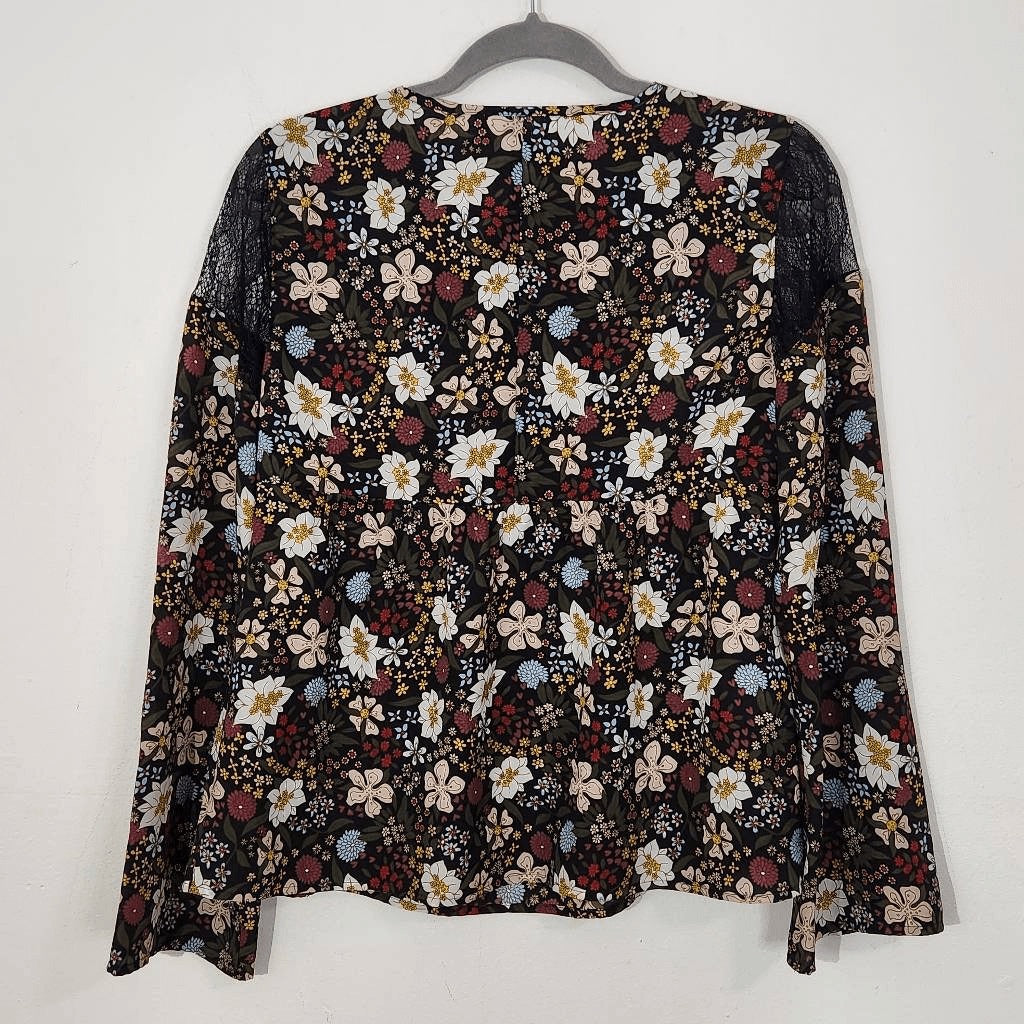 BCBGeneration Black Floral Print Blouse Size XS Floral Boho Top Lace Shoulders