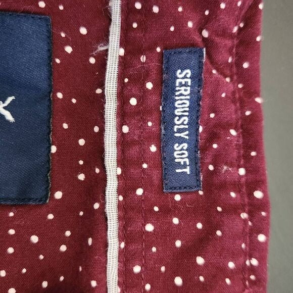 American Eagle Burgundy Buttondown Shirt Size Medium Polka Dot Button-Up Shirt