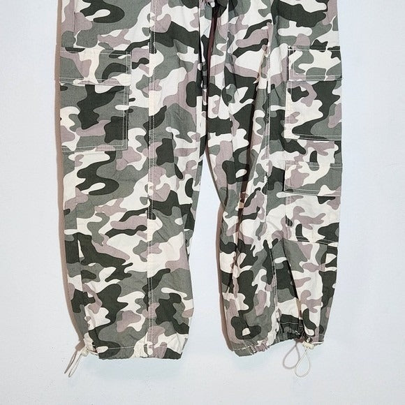 Celebrity Pink Camouflage Cargo Pants NWT Size Small Green Camo Pants