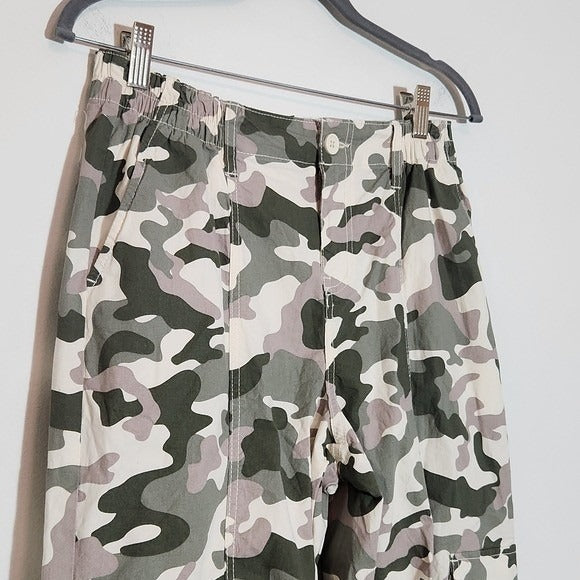 Celebrity Pink Camouflage Cargo Pants NWT Size Small Green Camo Pants
